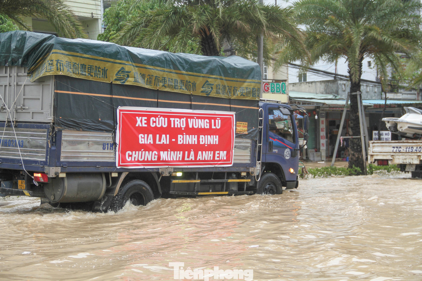 Hàng nghìn lời kêu gọi cứu trợ đồng bào đang oằn mình trong cơn lũ lịch sử: Tất cả vì miền Trung thương yêu!- Ảnh 7.
