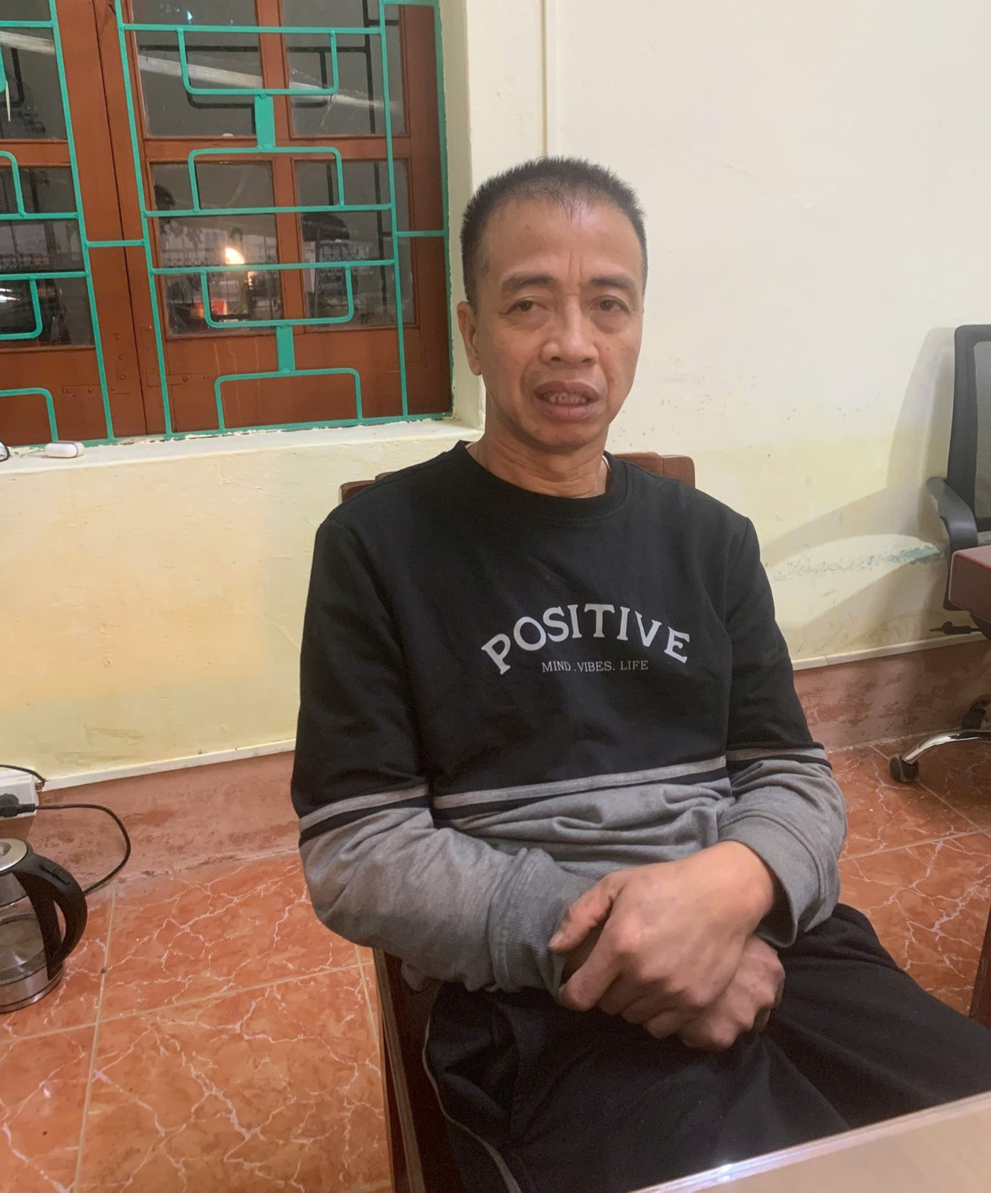 Bắt các đối tượng liên quan 2 Vụ bé gái 13 tuổi bị bà nội tra khảo, đánh đập dã man: Bắt các đối tượng liên quan - Ảnh 2.