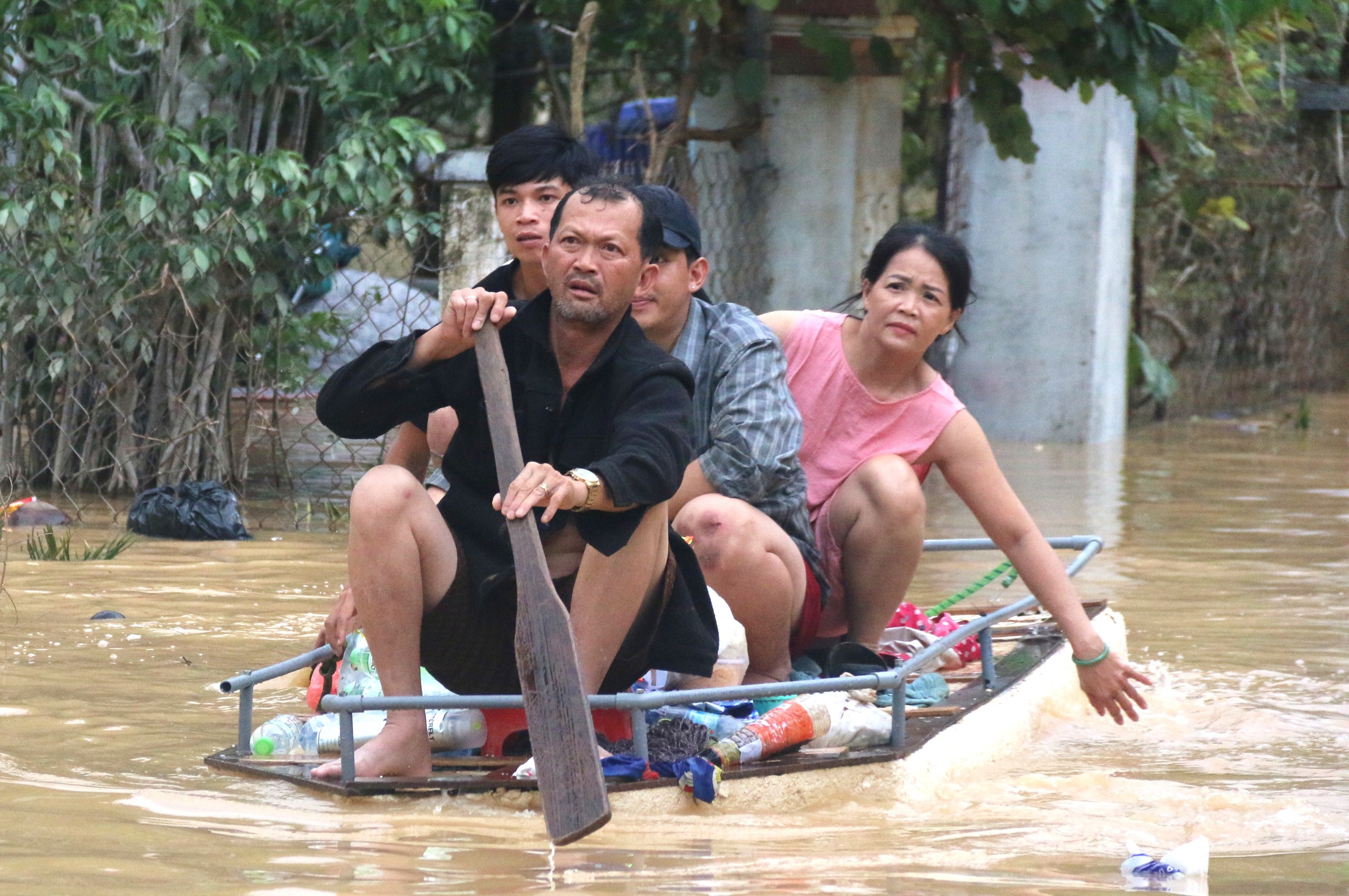 Hành trình giải cứu bé gái sơ sinh 20 ngày tuổi trong tâm lũ ở Khánh Hòa - Ảnh 14. Khánh Hòa - Ảnh 14.