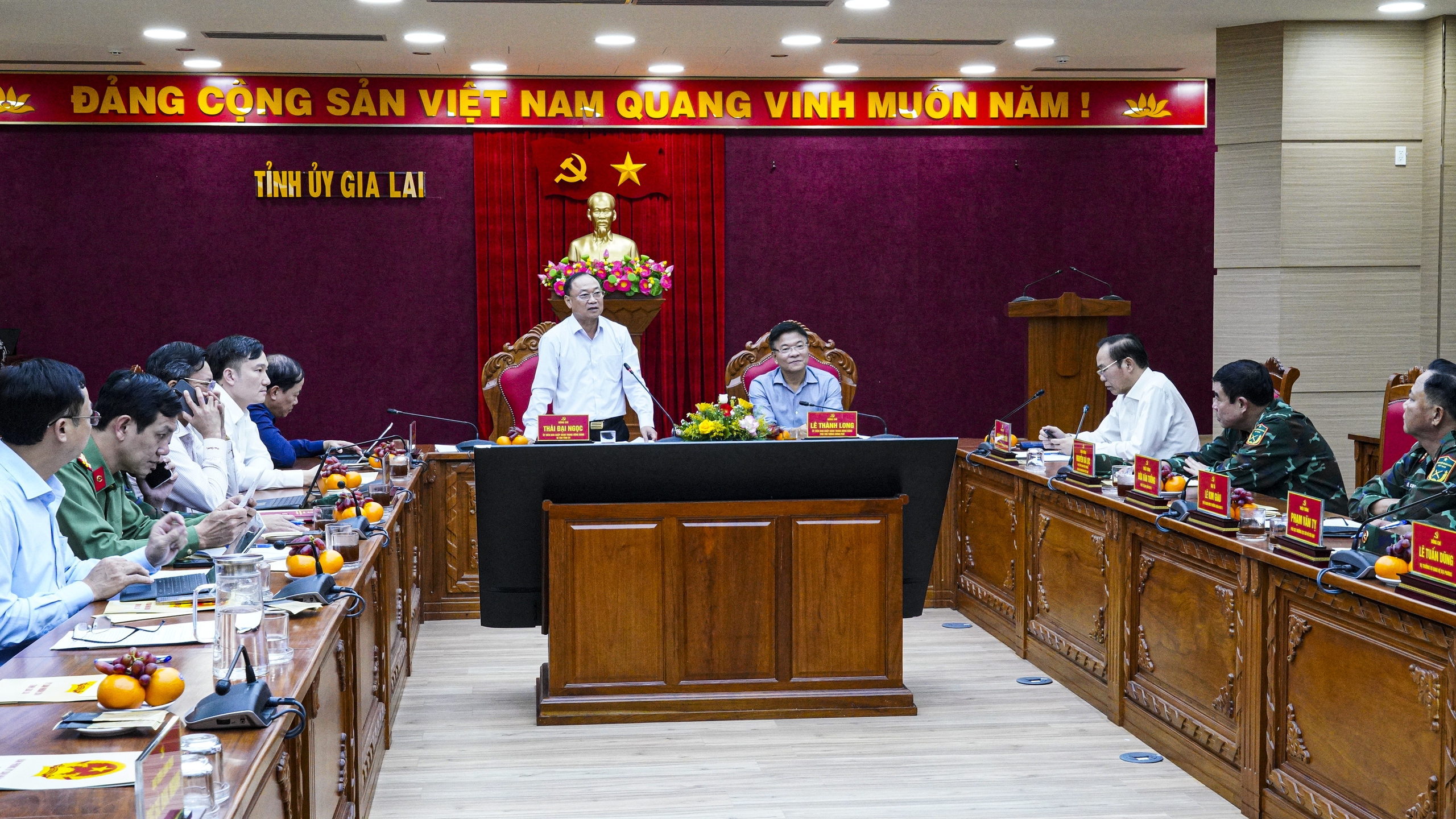 Phó thủ tướng Lê Thành Long chỉ đạo tổng lực hỗ trợ người dân vùng lũ- Ảnh 2.