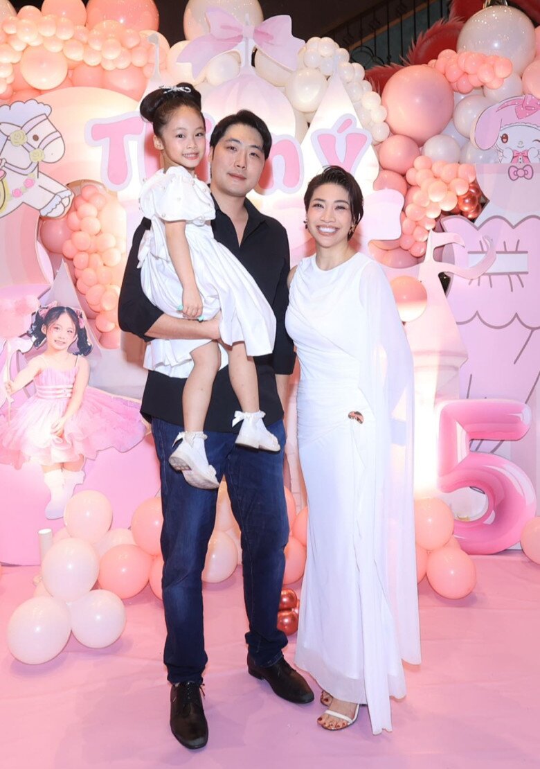 Pha Lê và chồng cũ cùng nhau tổ chức sinh nhật cho ái nữ hồi tháng 10/2025.