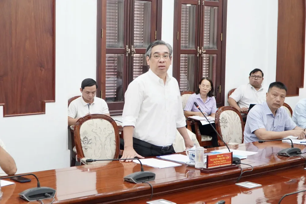 Phó Bí thư Thành ủy, Chủ tịch Ủy ban MTTQ Việt Nam TP.HCM Nguyễn Phước Lộc phát biểu tại buổi làm việc. khanh-hoa-2 2.jpg