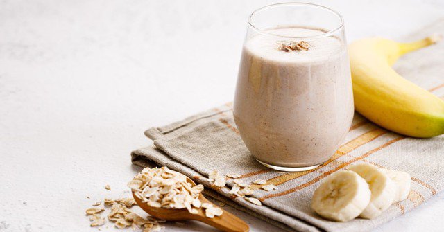 Sinh tố gừng chuối yến mạch thêm chút gừng ấm nóng cho buổi sáng mùa đông thêm ấm áp.