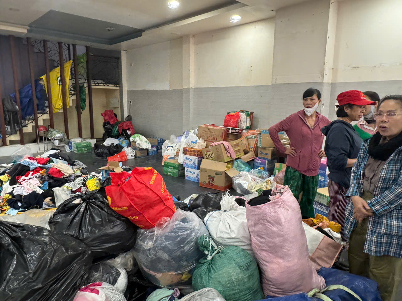 Ngập lụt Khánh Hòa, Đắk Lắk: Ấm áp nhà mới mua để người dưng tránh lũ- Ảnh 5.