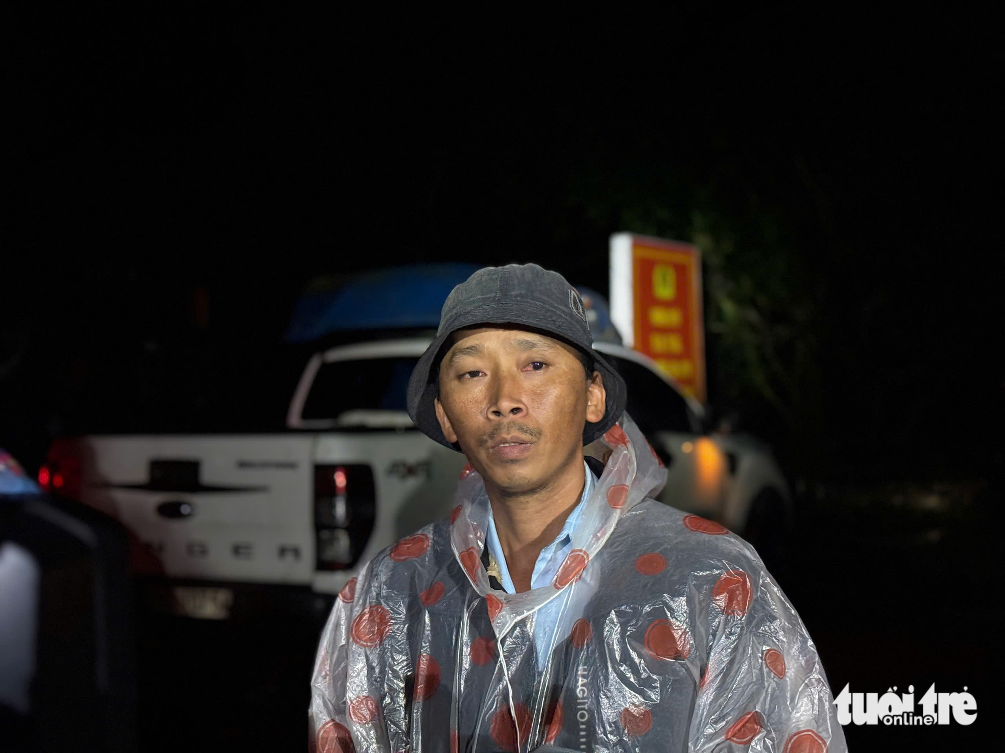 Ở rốn lũ Đông Hòa, hàng chục ngàn người dân vẫn còn chờ ứng cứu 3 lũ lịch sử - Ảnh 3.