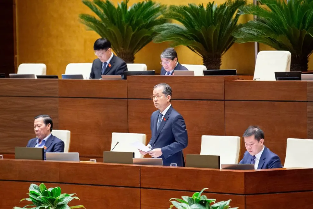 Chánh án TAND Tối cao Nguyễn Văn Quảng giải trình ý kiến các đại biểu. Ảnh: QH pha-san-chanh-an.jpg