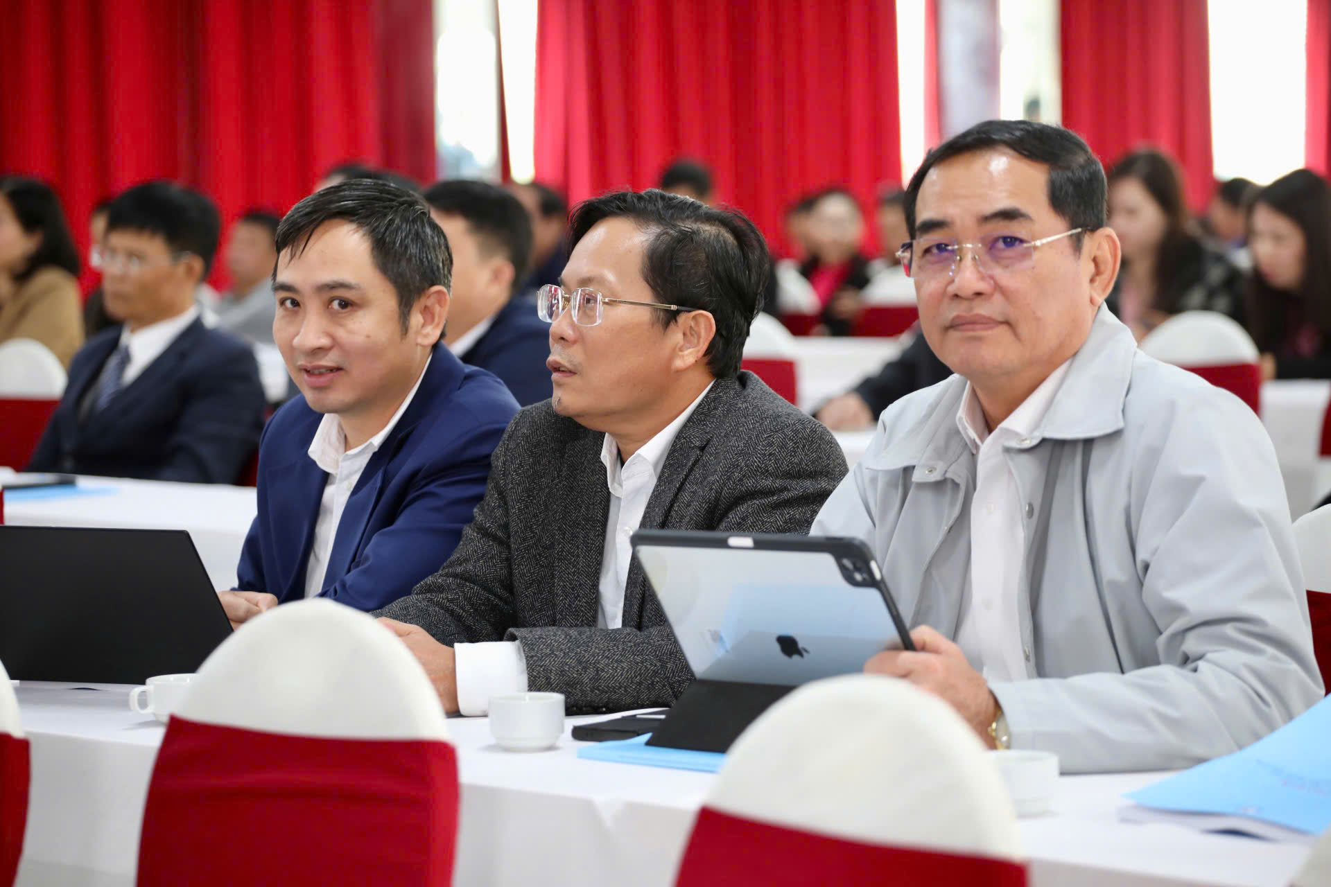 Nâng cao hiệu quả báo chí trong bối cảnh mới - Ảnh 2. Nâng cao hiệu quả báo chí trong bối cảnh mới - Ảnh 2.