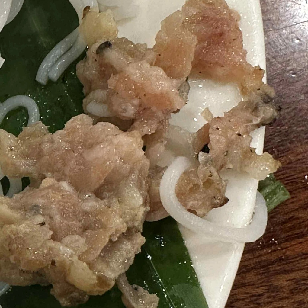 Ăn suất bún chả Hà Nội 70.000 đồng, khách bức xúc vì thịt còn sống nguyên - 2