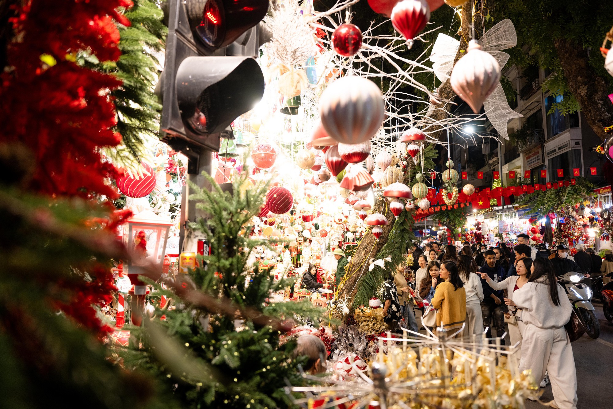 Clip: Giáng sinh Hàng Mã năm nay đỉnh thế!- Ảnh 4.