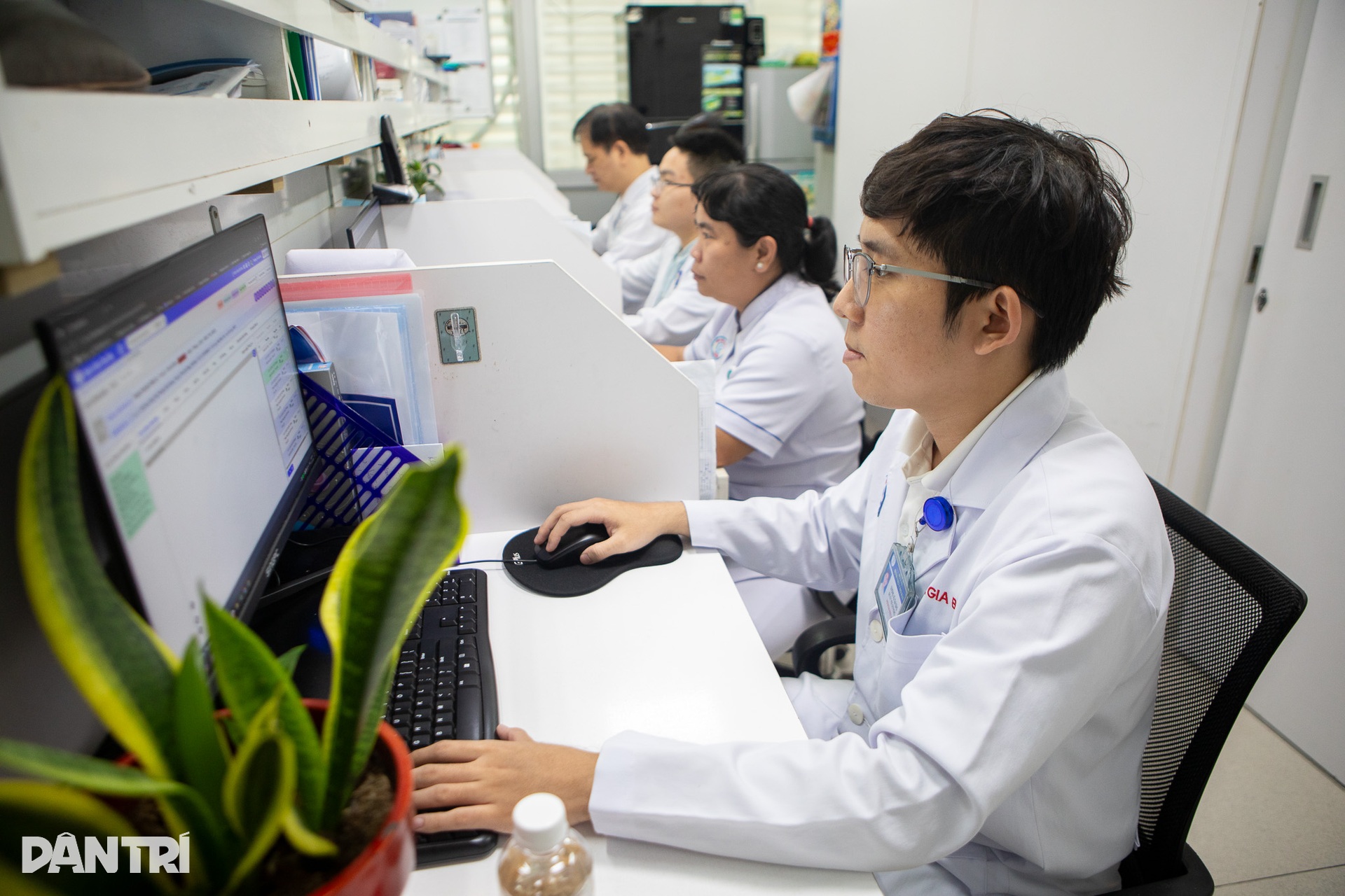 Cận cảnh robot tiền tỷ dùng UV diệt khuẩn phòng mổ đầu tiên ở Chợ Rẫy - 10