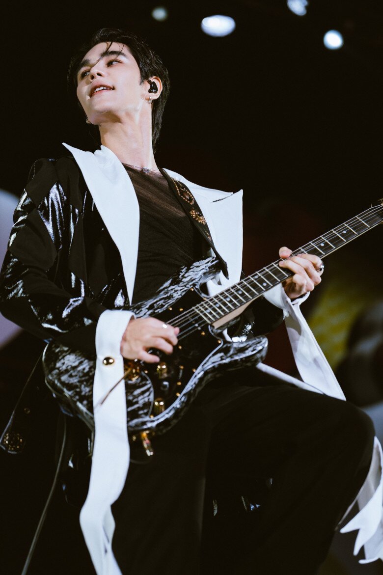 Jeff Satur từng sang Trung Quốc tham gia bản gốc của Anh trai vượt ngàn chông gai.