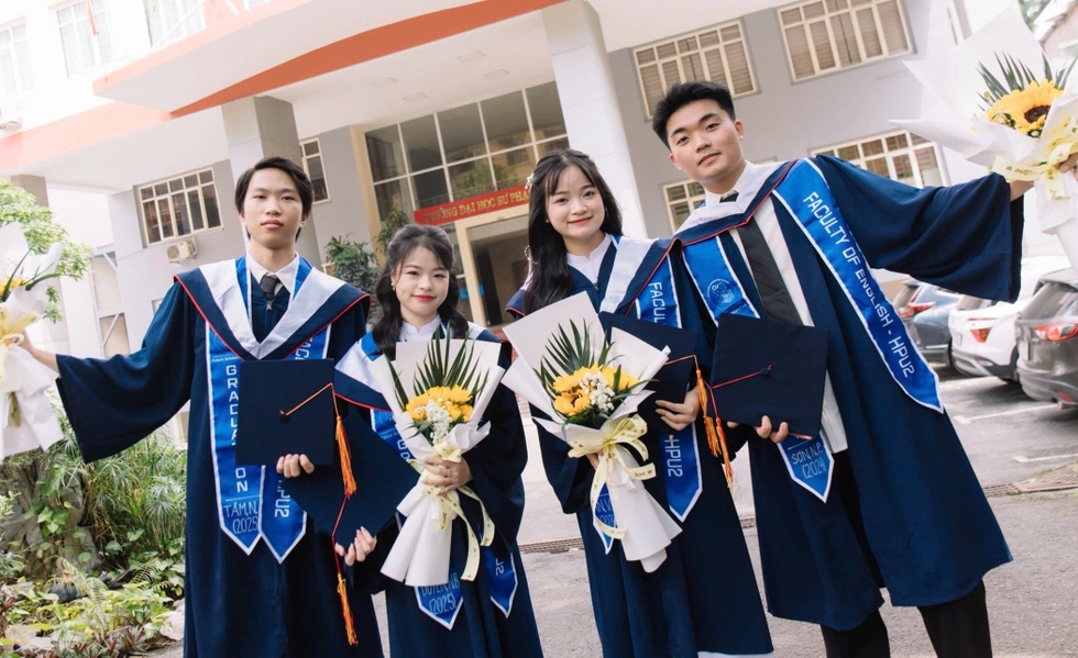 Từ “ông bố sinh viên” bất đắc dĩ đến thủ khoa tốt nghiệp  - 8