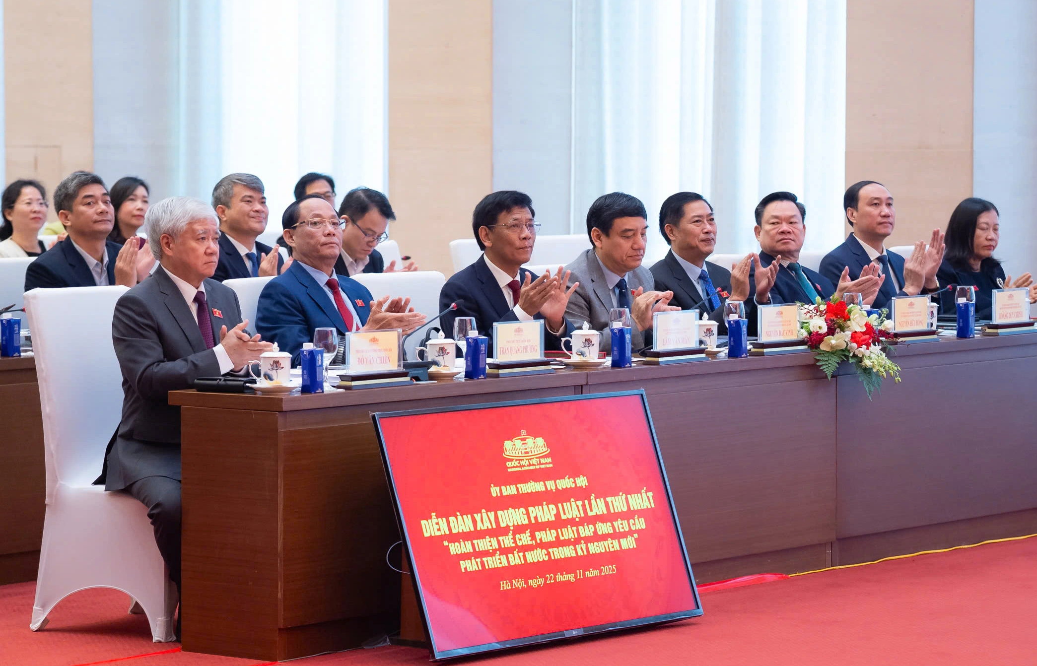 Chủ tịch Quốc hội: Thực hiện nghiêm quy trình lập pháp, ngăn tiêu cực, lợi ích nhóm - Ảnh 2.