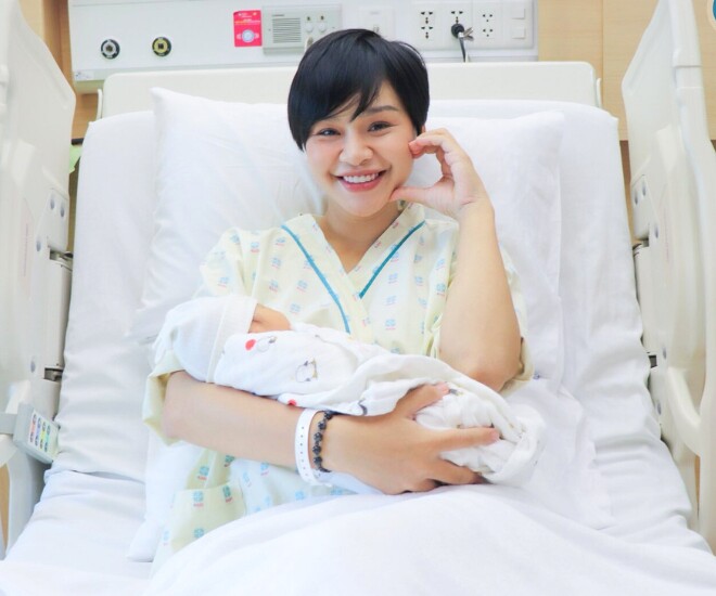 Thu Trang hạnh phúc khi lên chức mẹ bỉm ở tuổi 28.