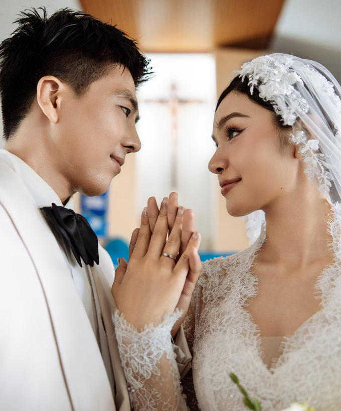 Cặp đôi có khoảng thời gian gần 5 năm đồng hành trước khi về chung một nhà.