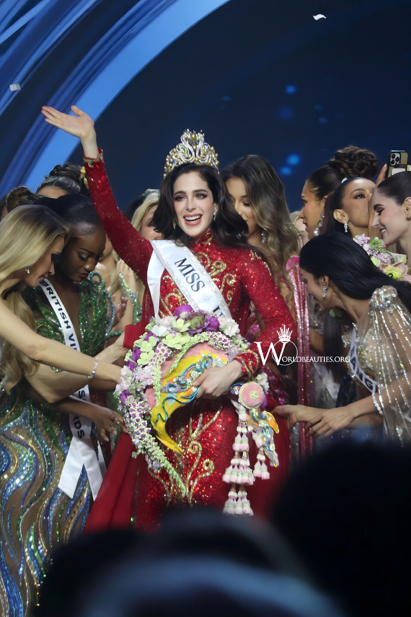 Liên hoàn phốt ở Miss Universe: Tân Hoa hậu bị tố đăng quang nhờ quan hệ, nghi rò rỉ ảnh thân mật cùng Chủ tịch- Ảnh 3.