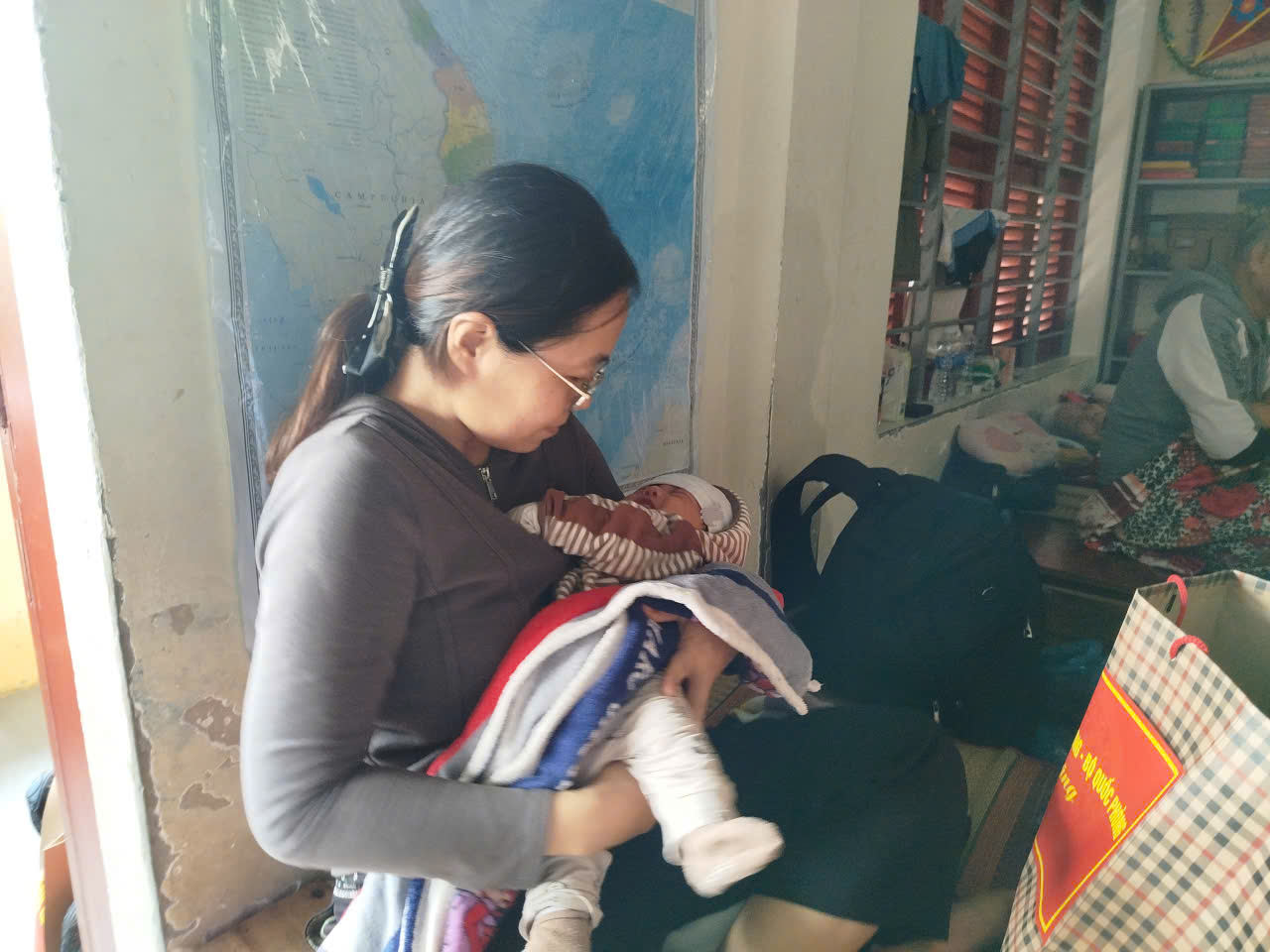 Bí thư Thành ủy TP HCM Trần Lưu Quang trực tiếp đến vùng lũ Khánh Hòa - Ảnh 6.