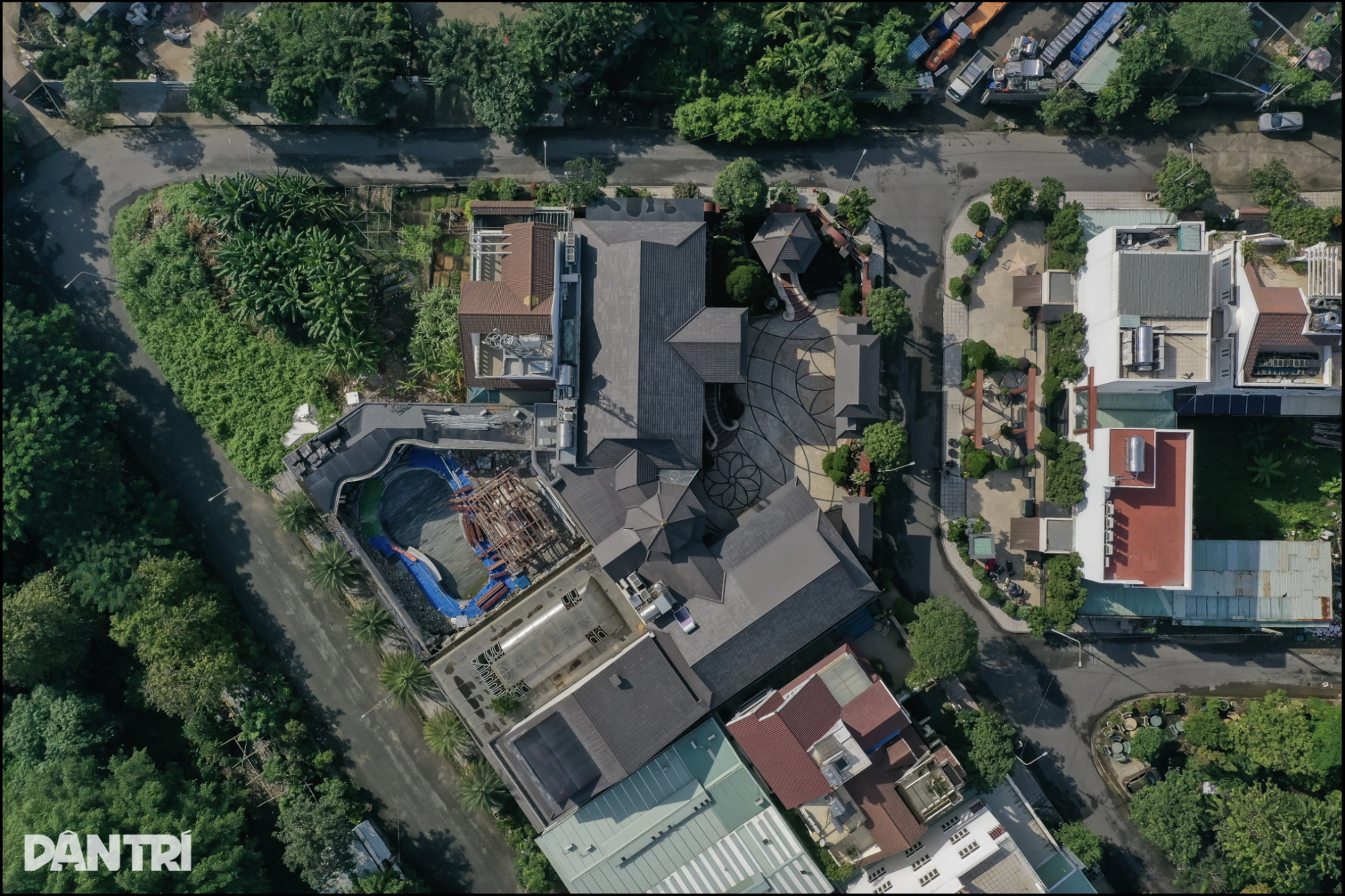 Toàn cảnh từ trên cao biệt phủ xa hoa 4000m2 của vợ chồng 