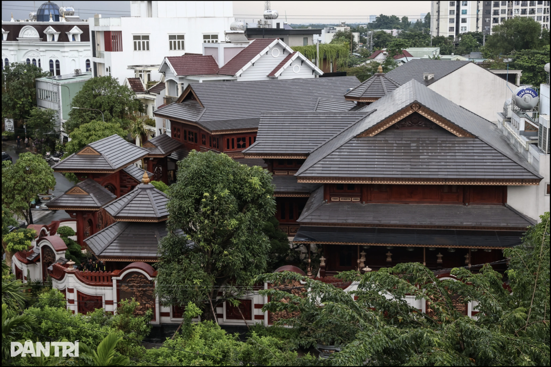 Toàn cảnh từ trên cao biệt phủ xa hoa 4000m2 của vợ chồng 