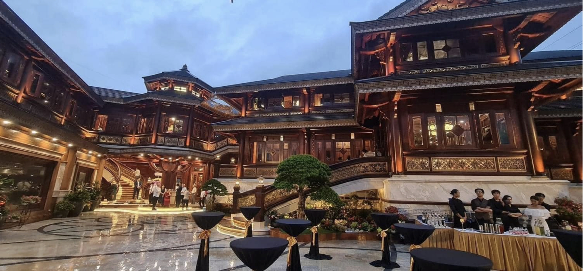 Toàn cảnh từ trên cao biệt phủ xa hoa 4000m2 của vợ chồng 