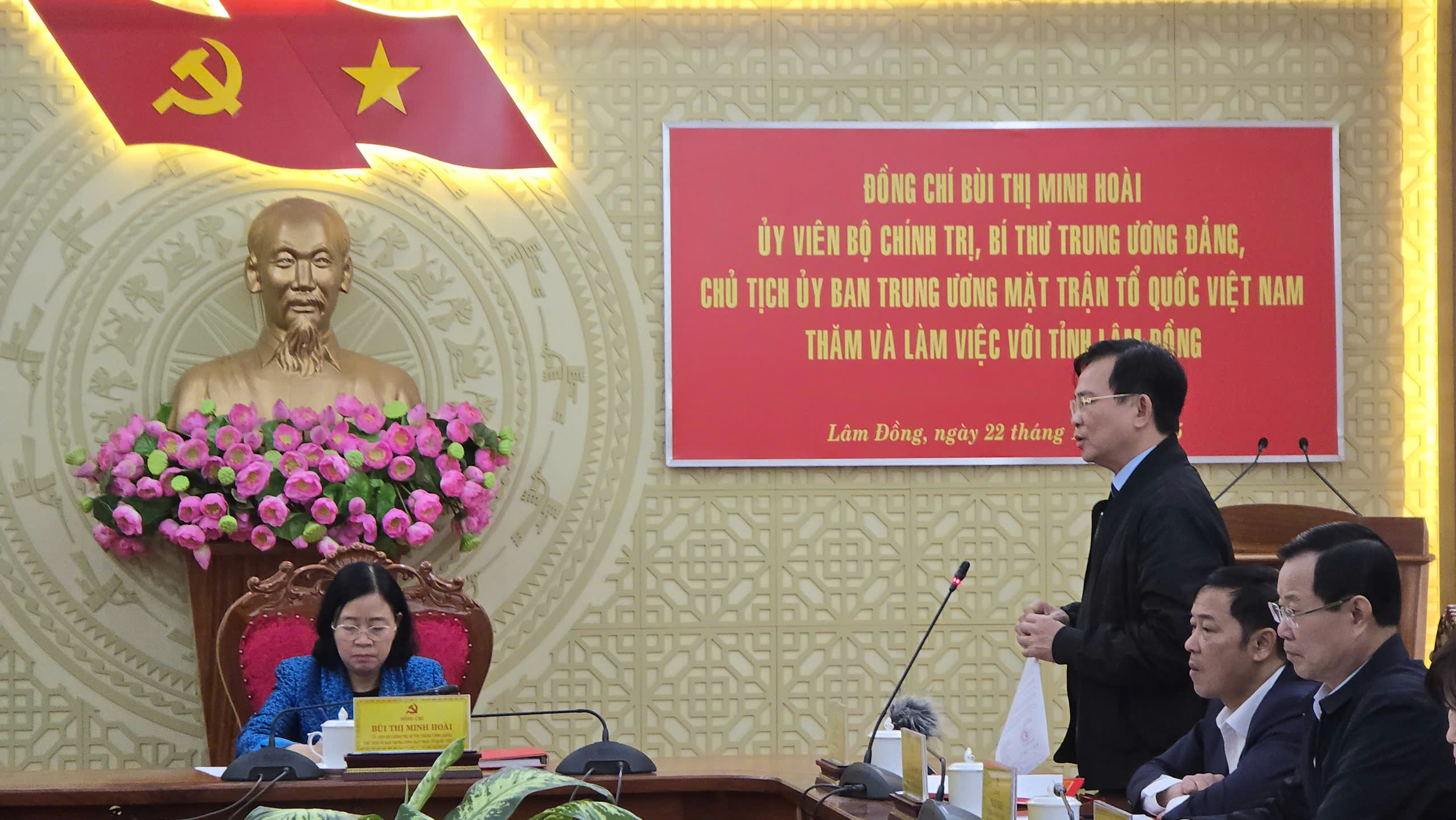 Chủ tịch Ủy ban T.Ư MTTQ Việt Nam Bùi Thị Minh Hoài thăm đồng bào vùng lũ Lâm Đồng- Ảnh 6.