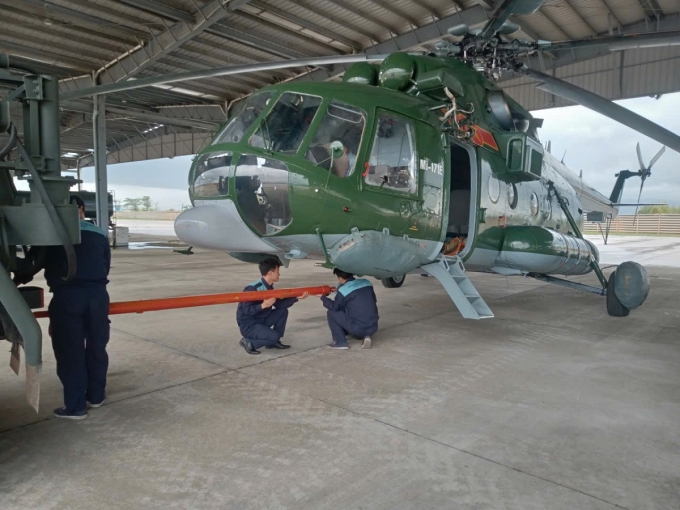 Máy bay Mi-17 chuẩn bị cất cánh. Ảnh: Trung đoàn 940