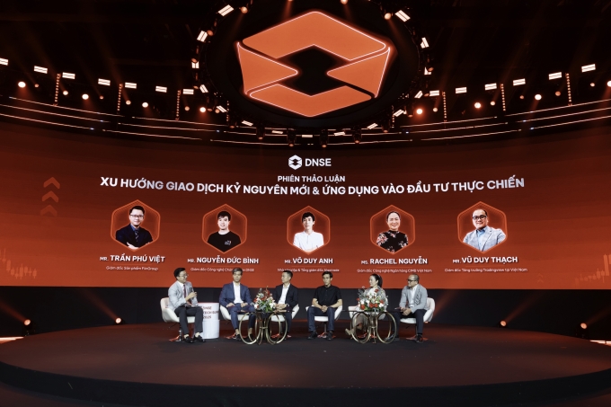 Các diễn giả tham gia phiên thảo luận tại sự kiện. Ảnh: DNSE