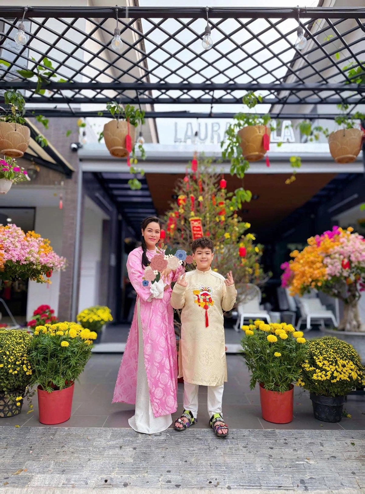 1763797541 960 Me don than giau nhat nhi showbiz So hon nhan