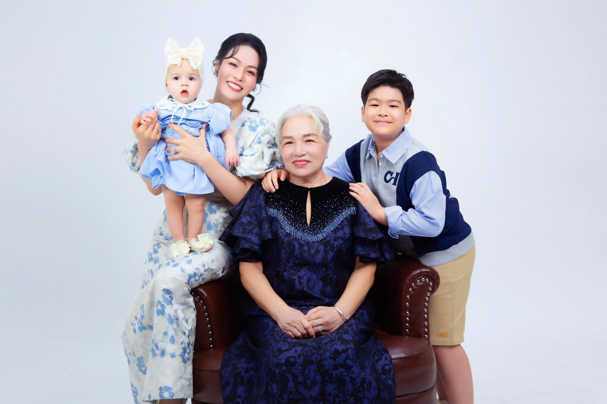 1763797546 636 Me don than giau nhat nhi showbiz So hon nhan