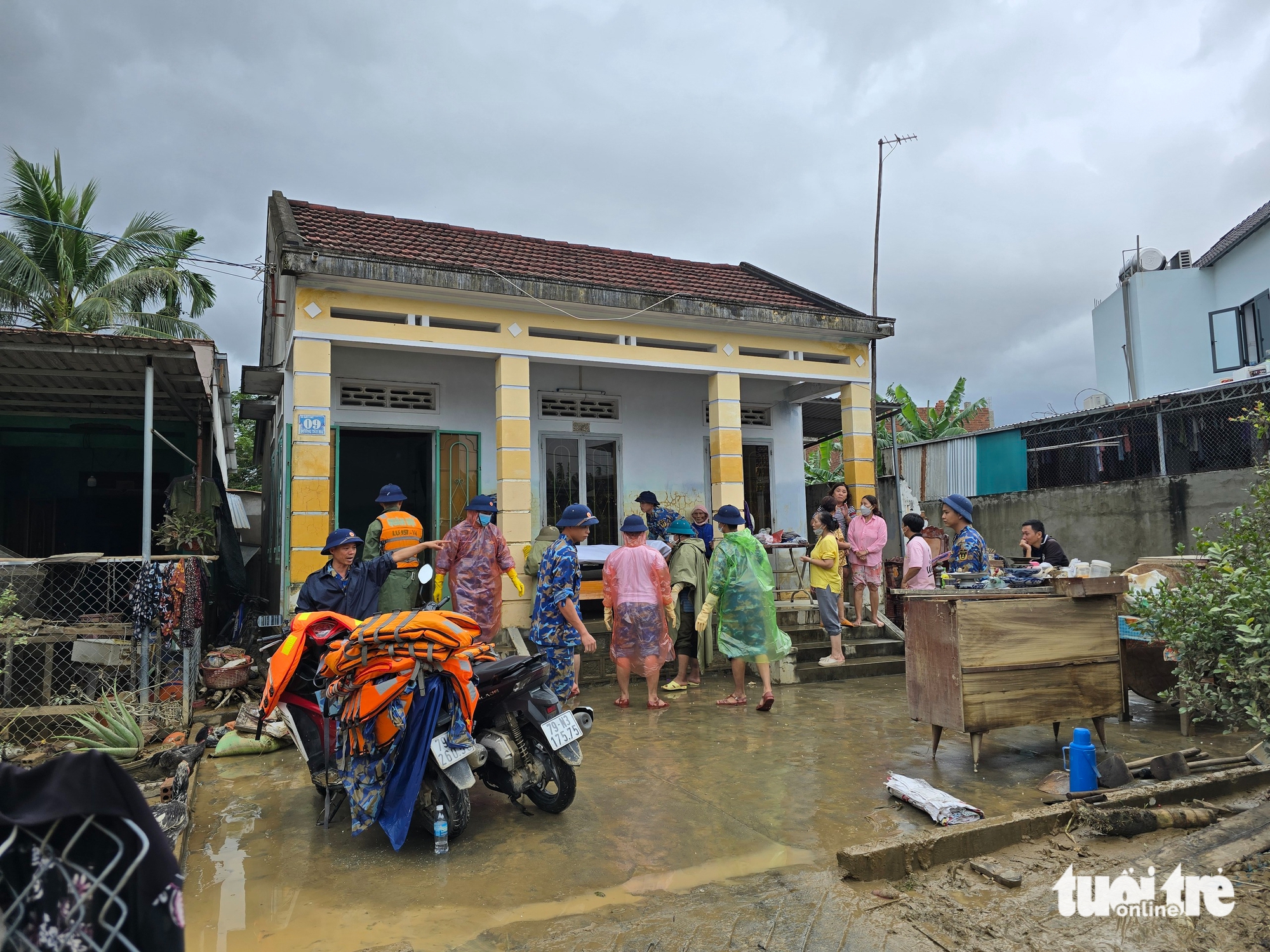 Nỗi đau xé lòng ở Diên Điền: Tuột tay người thân giữa lũ dữ... 4 Khánh Hòa - Ảnh 6.
