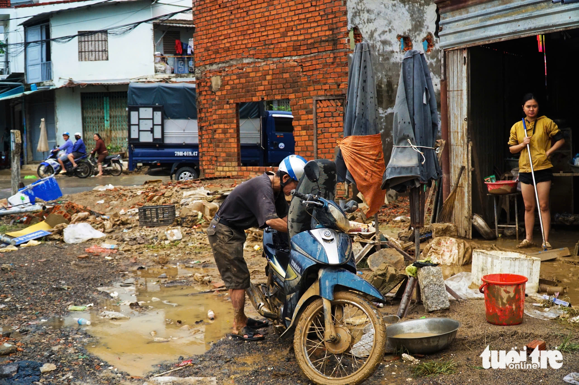 Ở vùng rốn lũ Khánh Hòa: Con trai bất lực nhìn cha chết trong dòng nước lũ- Ảnh 6. Khánh Hòa - Ảnh 8.