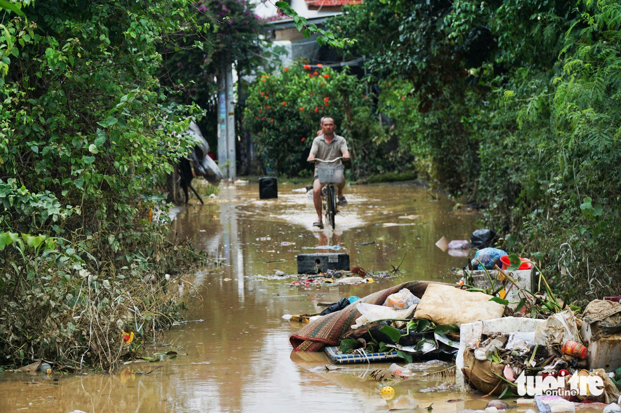 Ở vùng rốn lũ Khánh Hòa: Con trai bất lực nhìn cha chết trong dòng nước lũ- Ảnh 8. Khánh Hòa - Ảnh 10.