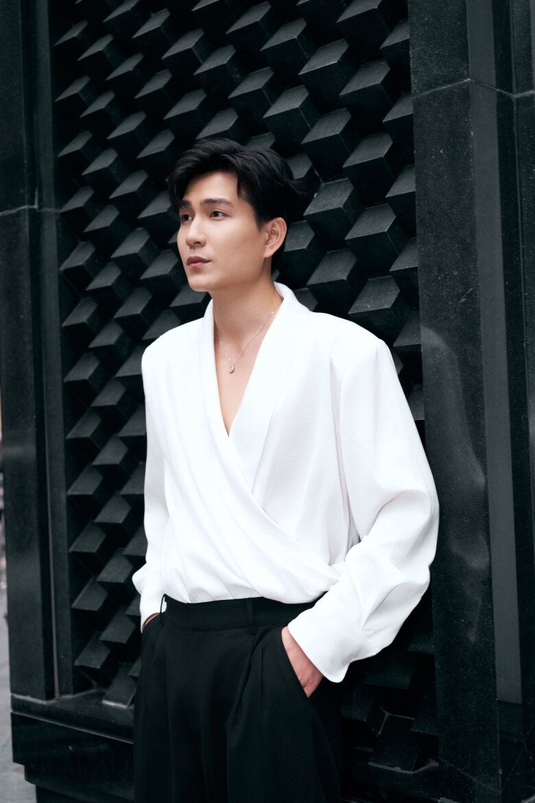 Lê Hải mắc hội chứng Guillain - Barre, khiến hai chân không thể cử động bình thường.