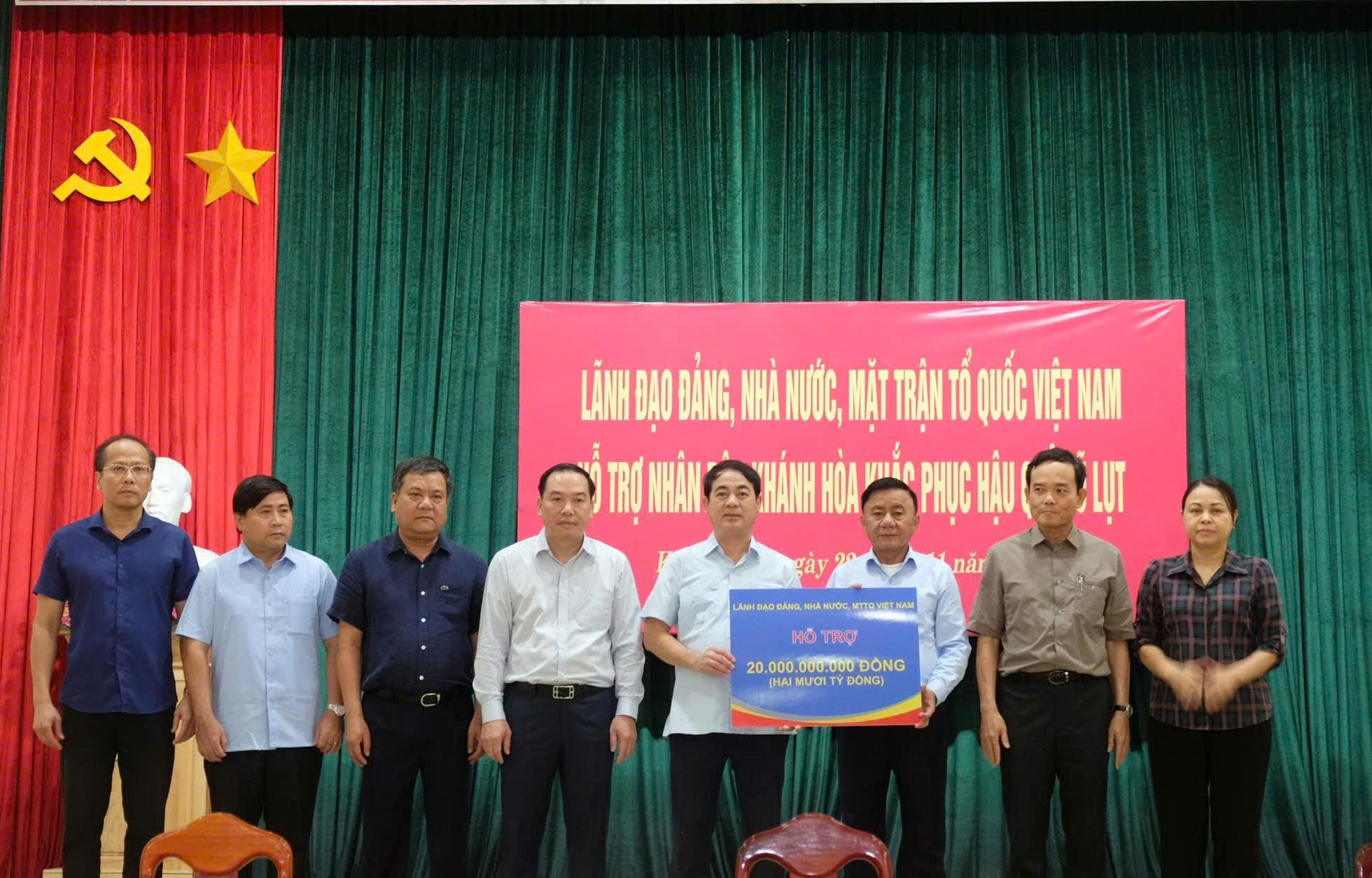 Thường trực Ban Bí thư trao 20 tỉ đồng giúp Khánh Hòa, TP.HCM hỗ trợ 50 tỉ- Ảnh 3. Thường trực Ban Bí thư trao 20 tỉ đồng giúp Khánh Hòa, TP.HCM hỗ trợ 50 tỉ- Ảnh 3.