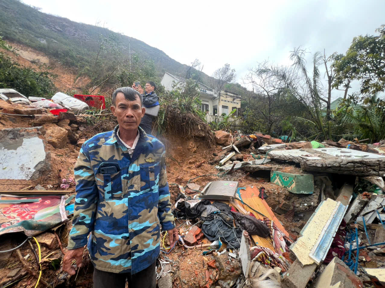 ‘Lũ rút rồi, nhưng tôi không còn mẹ’- Ảnh 2.