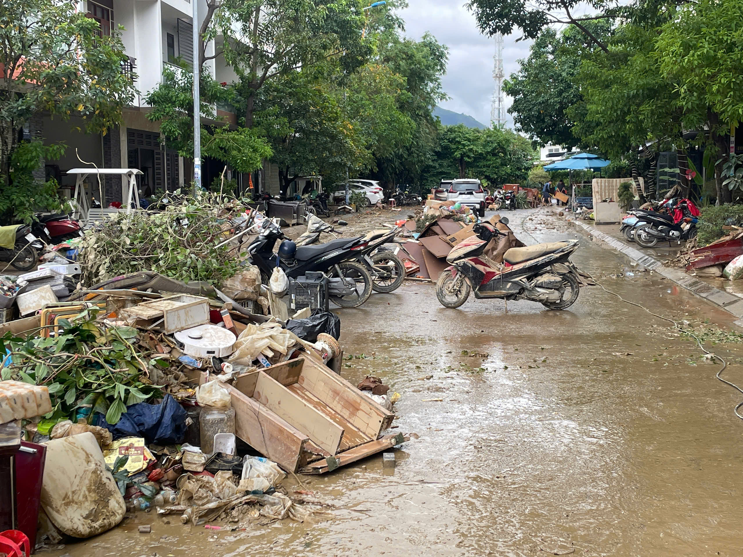 Người dân phố biển Nha Trang cần gì sau ngập lụt lịch sử?- Ảnh 2.