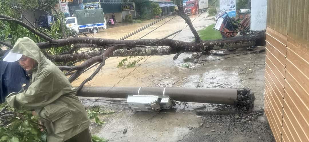 'Nước lũ lên nhanh, không có quân đội, công an hỗ trợ xã sẽ vỡ trận'- Ảnh 7.