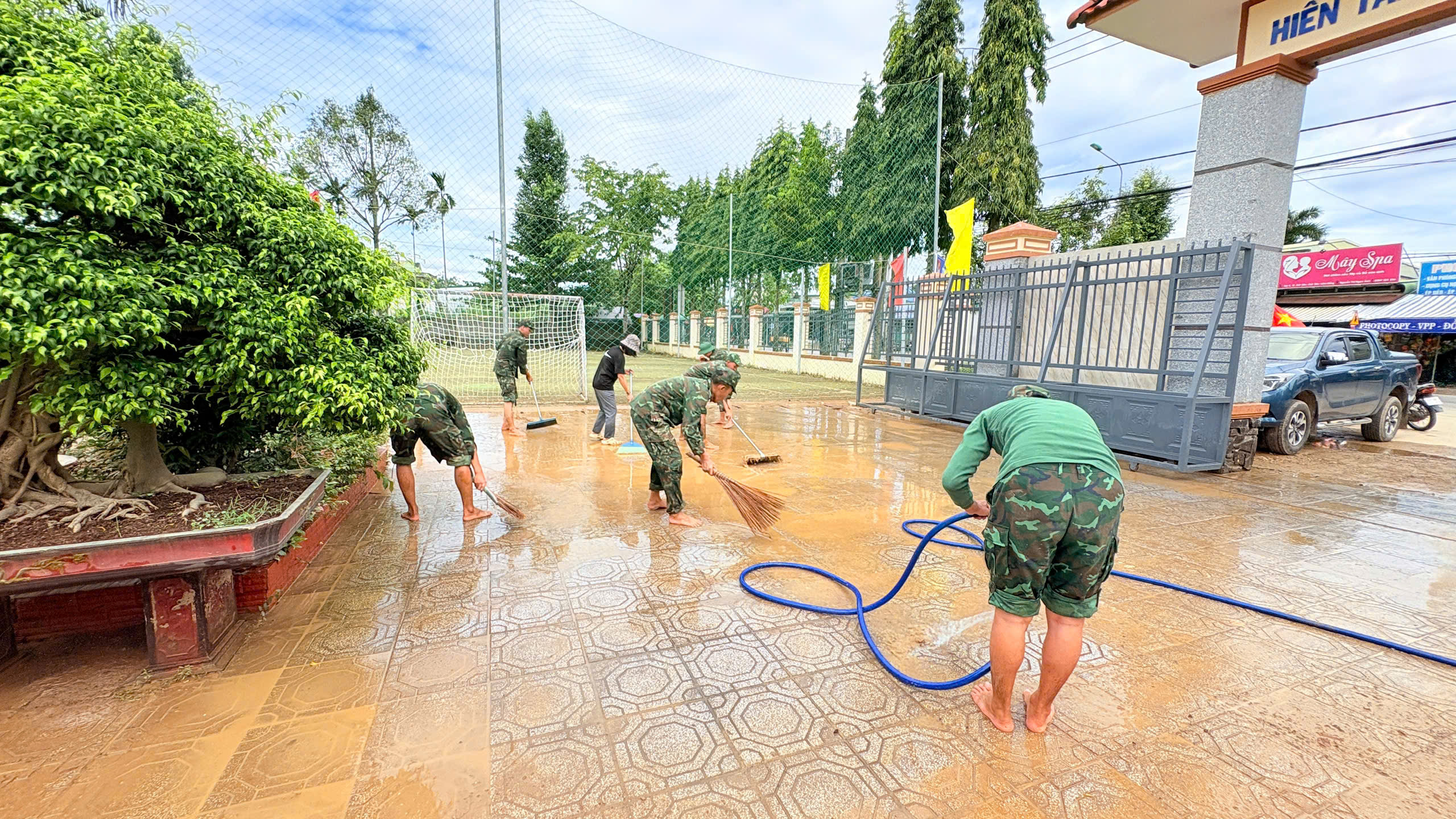 'Nước lũ lên nhanh, không có quân đội, công an hỗ trợ xã sẽ vỡ trận'- Ảnh 9.