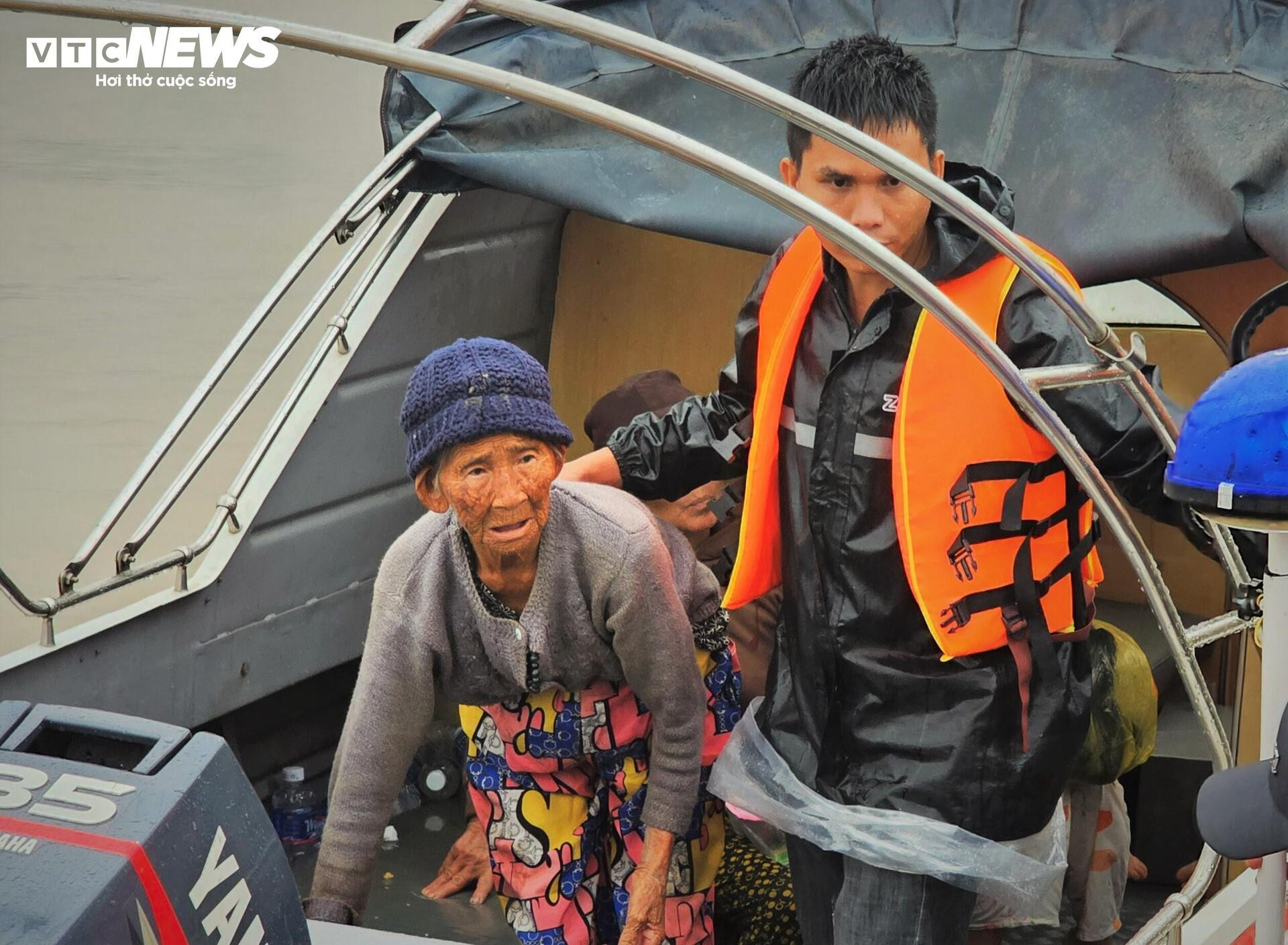 72 giờ sinh tử ở Hòa Thịnh: Những chuyện ám ảnh nơi rốn lũ- Ảnh 7.