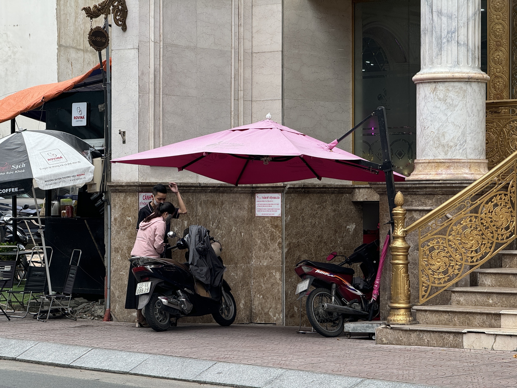 Cảnh tượng tại Thẩm mỹ viện Mailisa TP.HCM sáng 22/11: Ai đi ngang qua cũng ngoái nhìn- Ảnh 4.