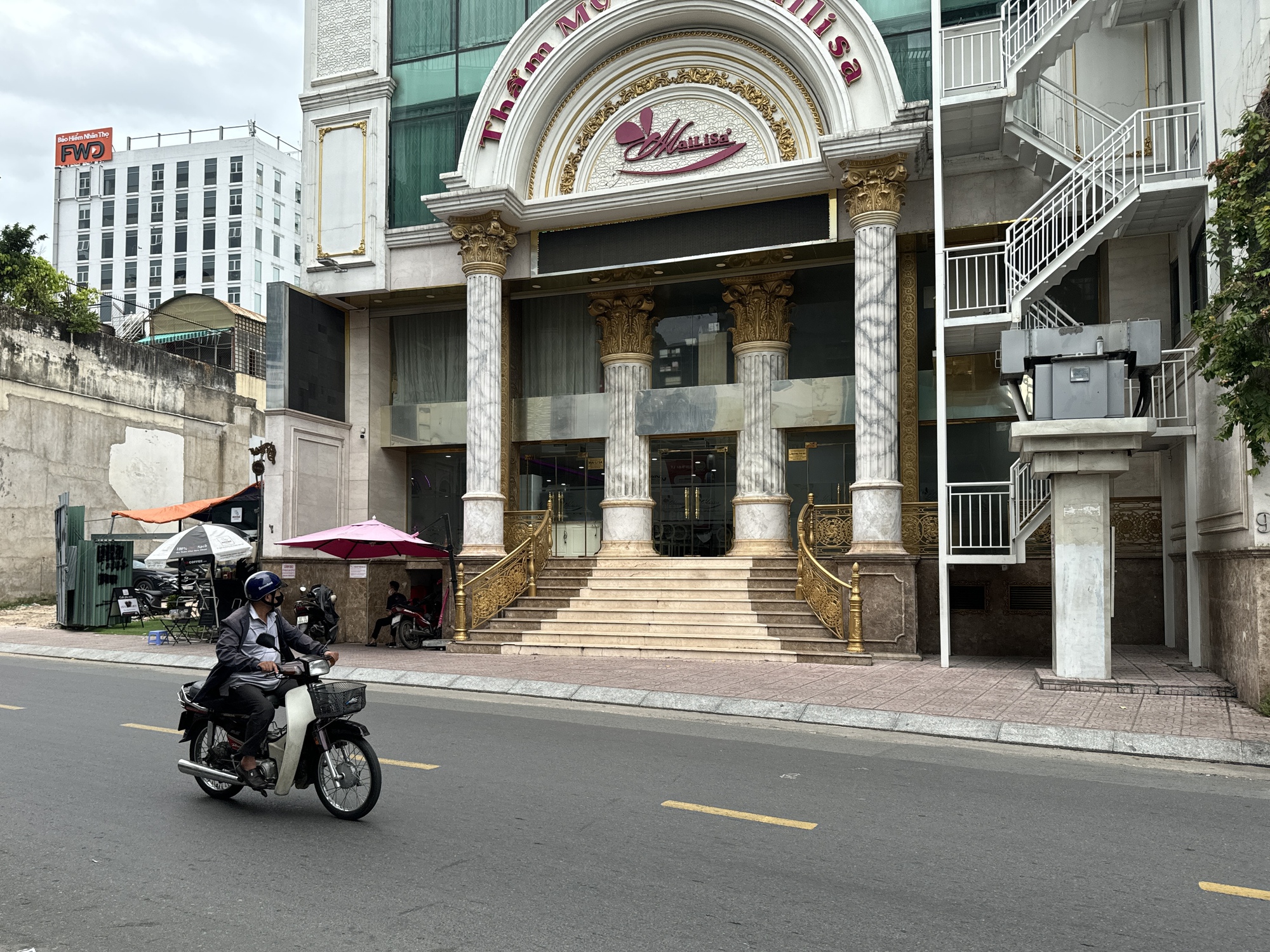 Cảnh tượng tại Thẩm mỹ viện Mailisa TP.HCM sáng 22/11: Ai đi ngang qua cũng ngoái nhìn- Ảnh 5.