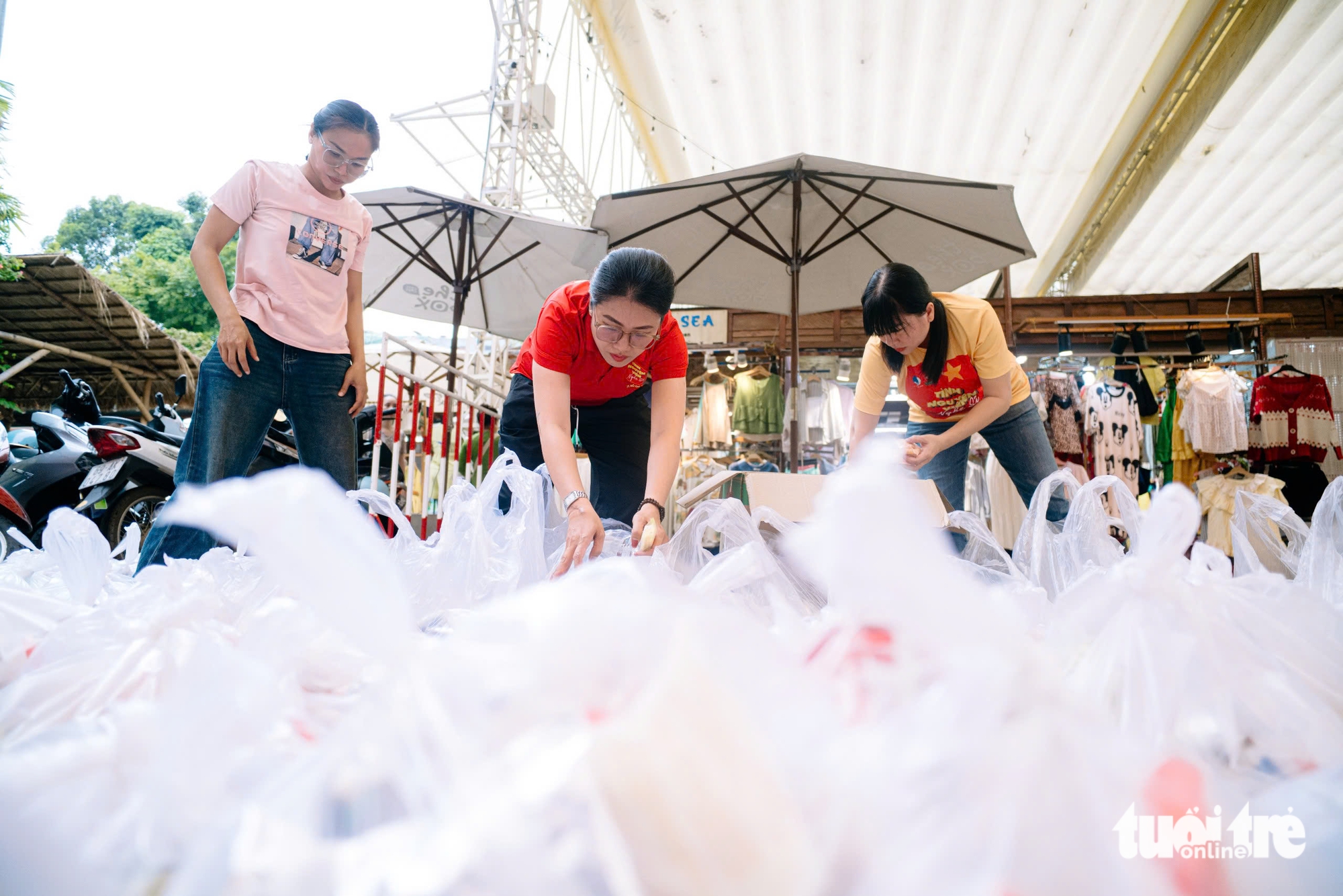 cứu trợ - Ảnh 14.