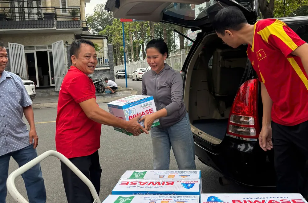 ủng hộ miền trung (4).jpg