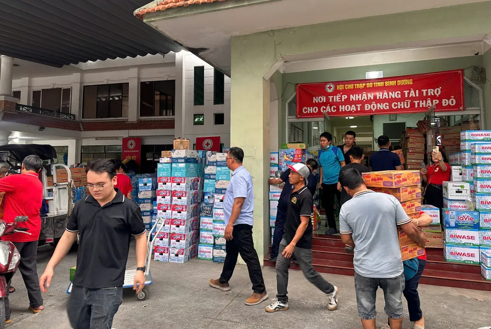 ủng hộ miền trung (7).jpg