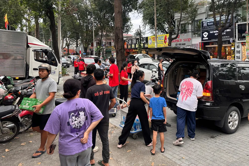 ủng hộ miền trung (9).jpg