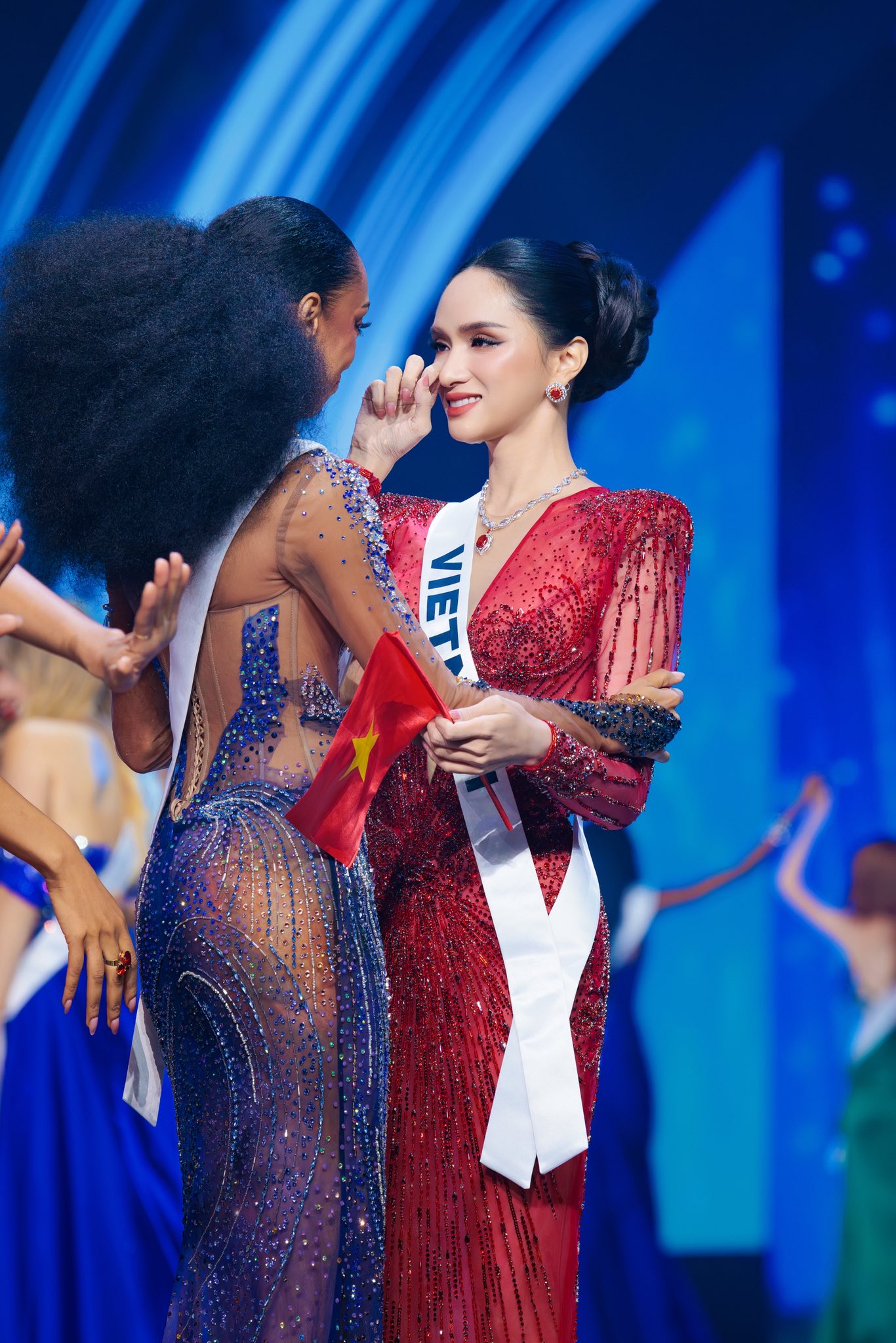 Hương Giang lại thất bại trong 1 hạng mục quan trọng tại Miss Universe, hàng trăm triệu đồng đổ tiền vote thua trắng tay! 6 1763820039 760 Huong Giang lai that bai trong 1 hang muc quan