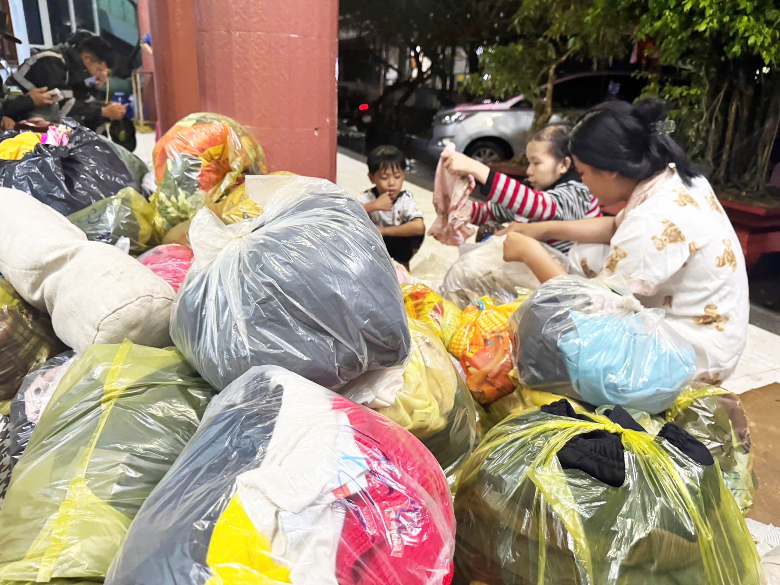 Rốn lũ Hòa Thịnh 23 người chết, 1 người mất tích, không có 'hàng trăm người' như tin đồn 2 Hòa Thịnh - Ảnh 2.