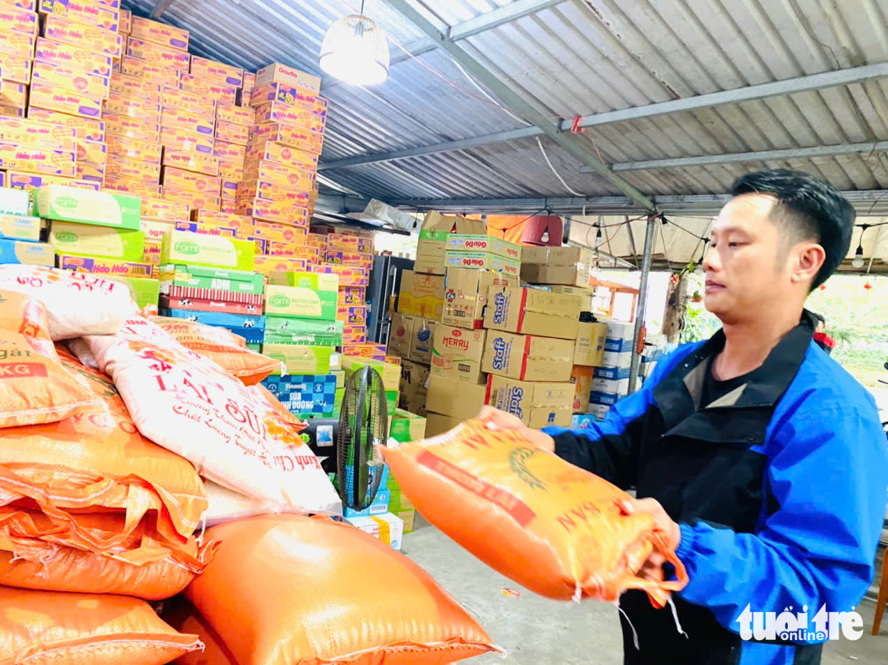 cứu trợ - Ảnh 8.