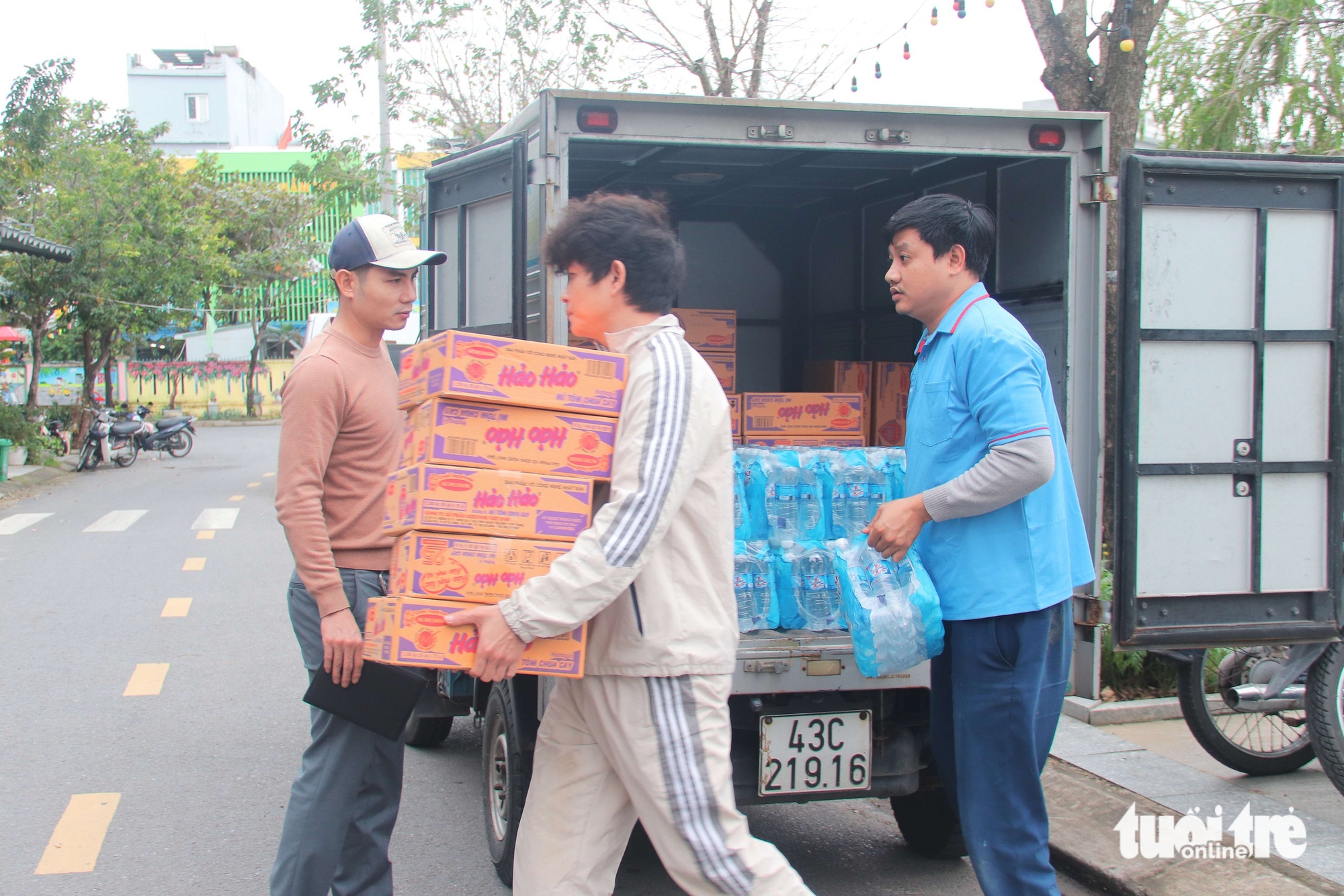 cứu trợ - Ảnh 13.