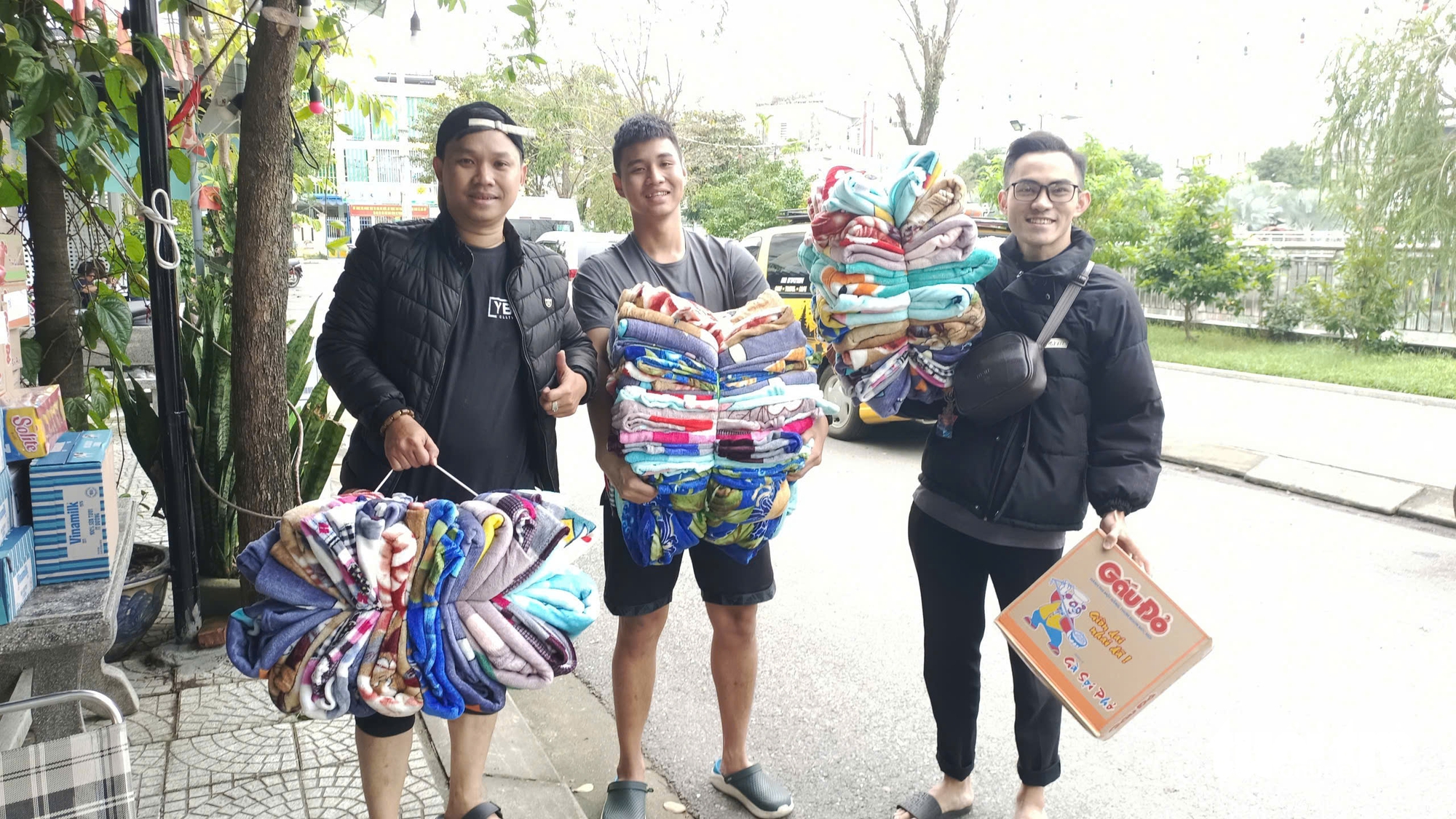 cứu trợ - Ảnh 14.